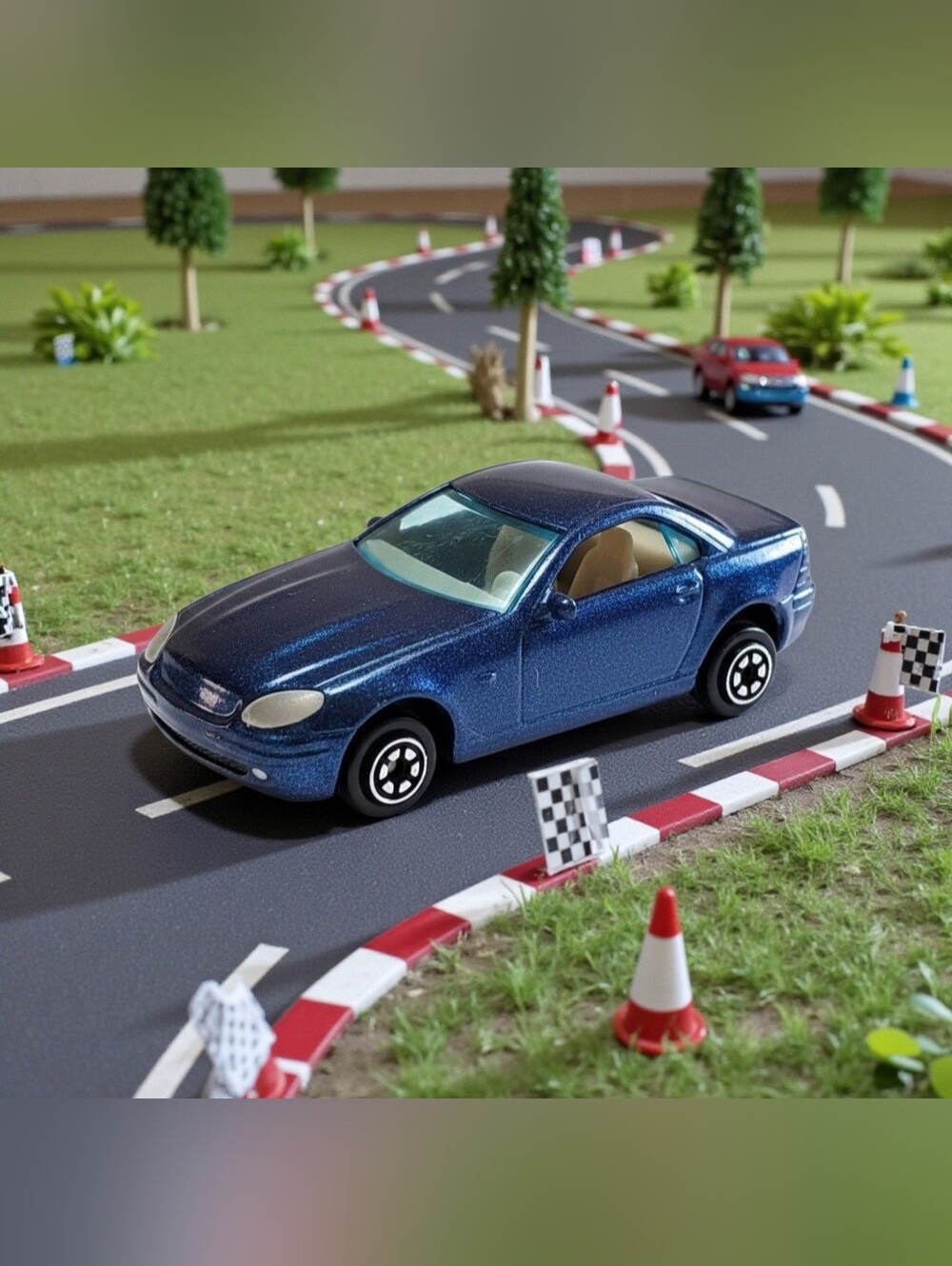 .Yatming #1204 Metallic Dark Blue Mercedes Benz SLK Class Die-Cast 1:64 Model Ca